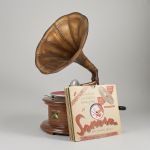 597490 Horn gramophone